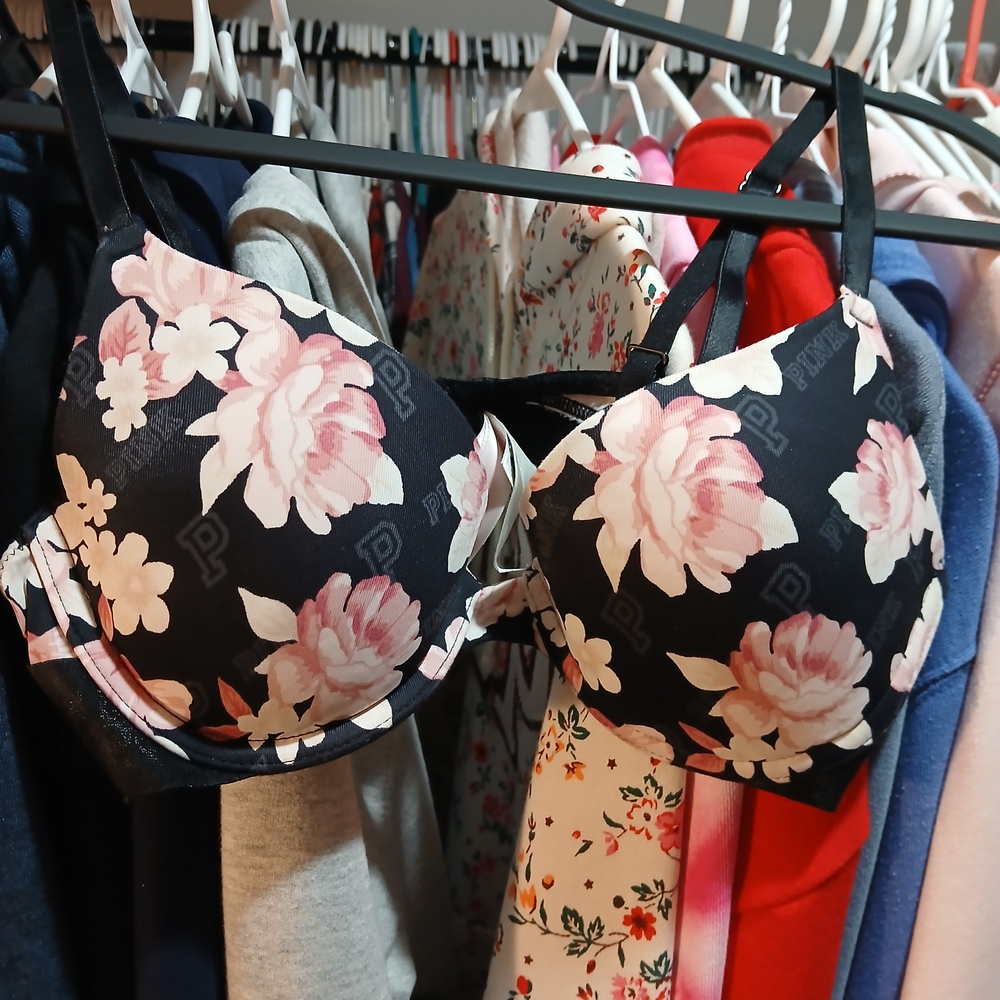 👙 2 For $20 PINK Victoria's Secret Black and Pink Floral Bra